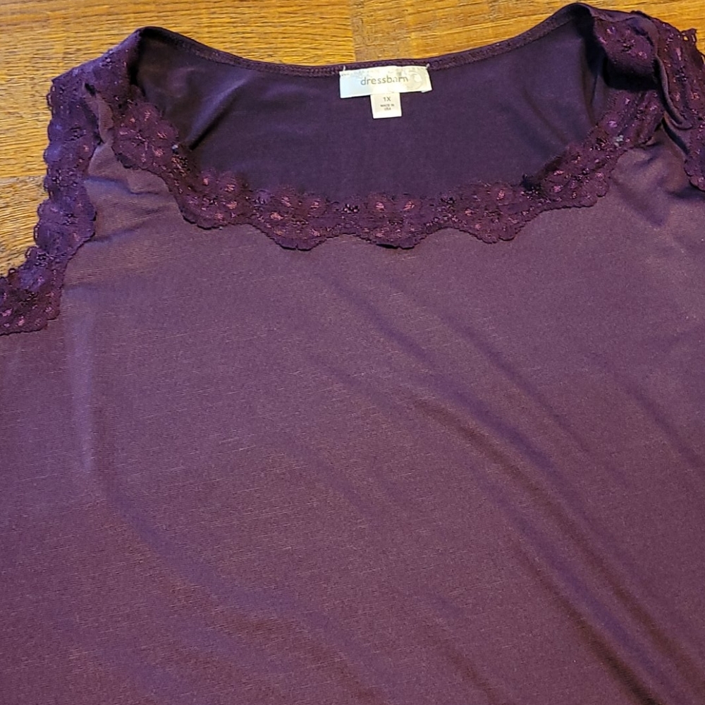 Sleeveless blouse trimmed in lace